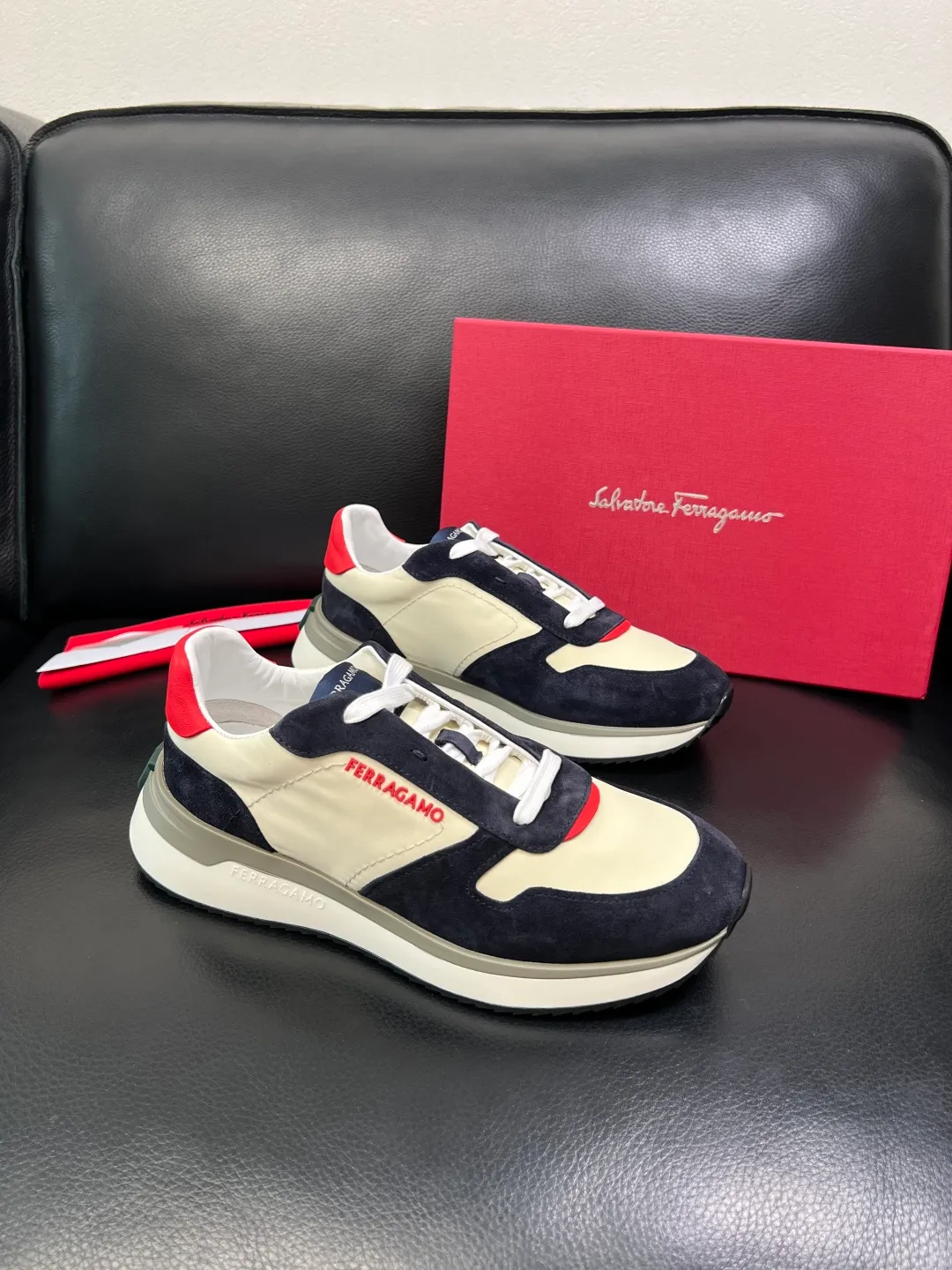 Men's shoes 💰780 Ferragamo High quality top handicrafts Ferragamo counters sell original factory configuration at the same time, imported original cowhide from Italy, imported water-dyed cow lining, soles: original factory special original soles are super comfortable, original factory and single goods, welcome to compare at the same time at the counter, code number 39-44 (customized 38 45)